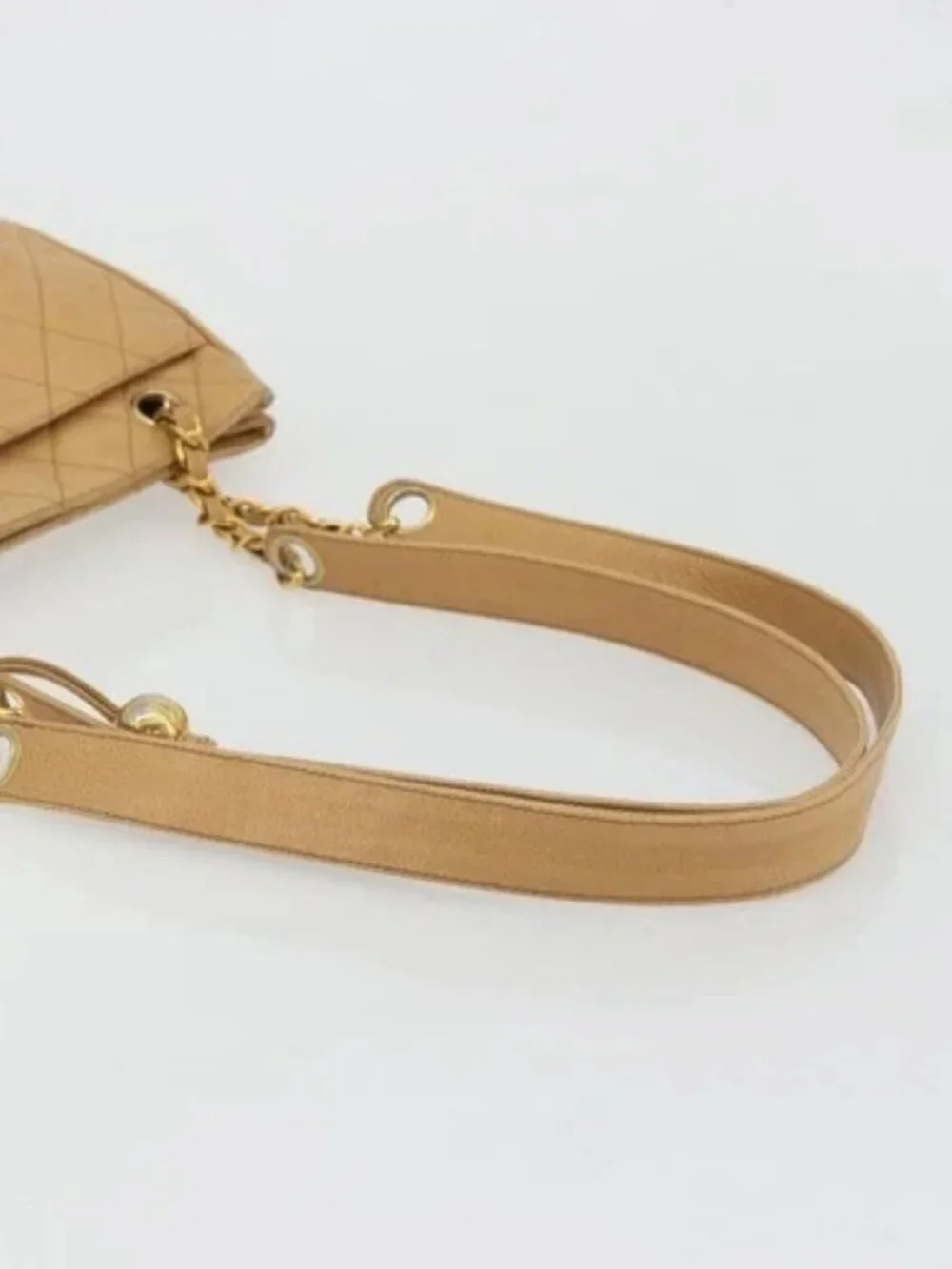 CHANEL Matelasse Chain Shoulder Bag Grained Calf Skin Beige Gold CC Auth YKZ963